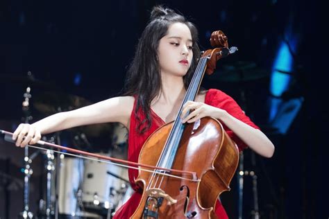 Ouyang Nana's Symphony of Strings Concert - A Night of Virtuosity and Youthful Charm!