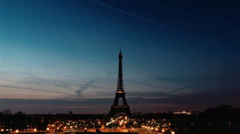 フランス 世界遺産 - パリの空に浮かぶエッフェル塔と日本の心