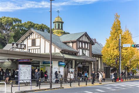 原宿駅 出口 新しい：都市の迷宮と文化の交差点